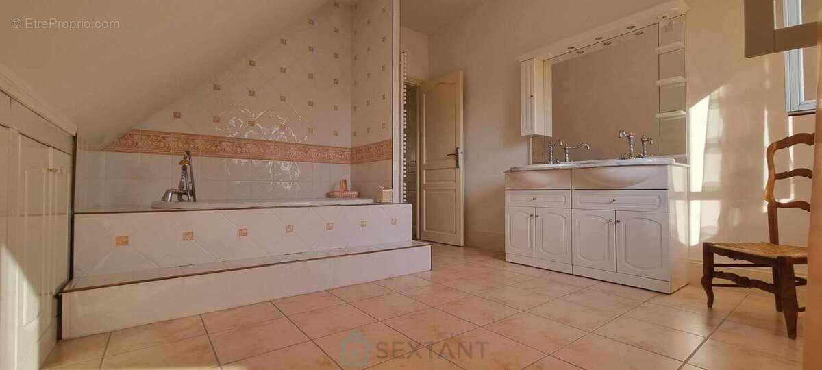 Maison à MEHUN-SUR-YEVRE