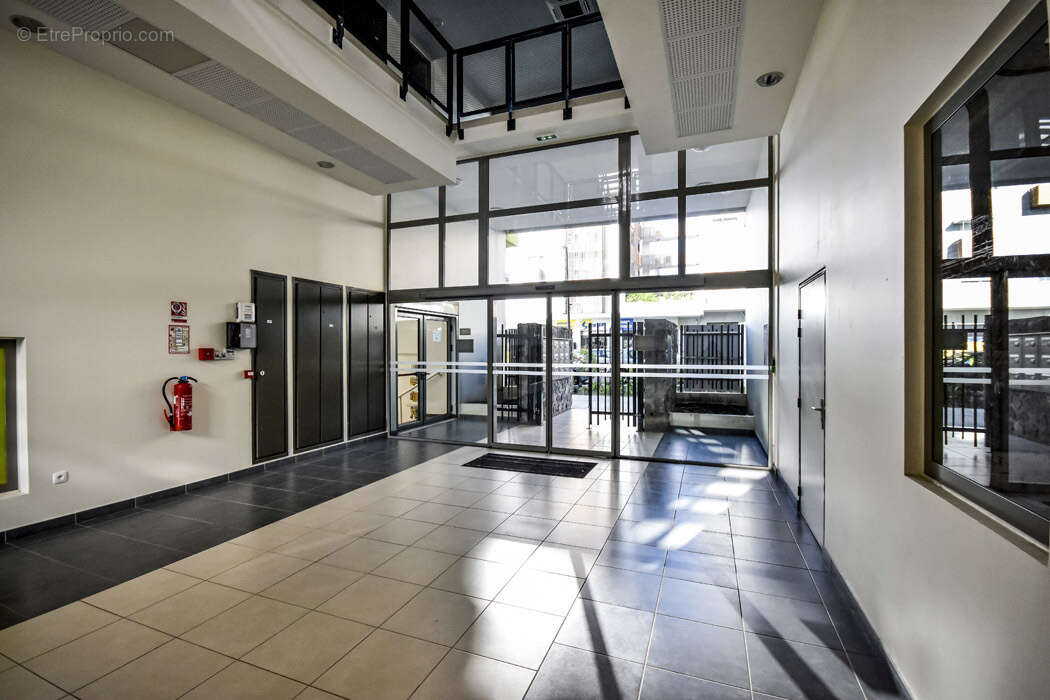 Commerce à SAINTE-MARIE