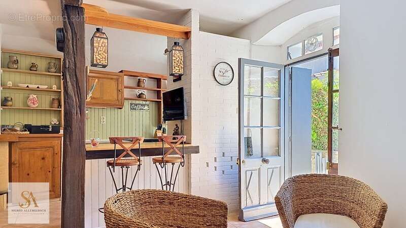 Maison de caractère en pierre, 3 chambres, jardin, terrasse et garage – Charme authentique au cœur d’un village calme entouré de - photo 5