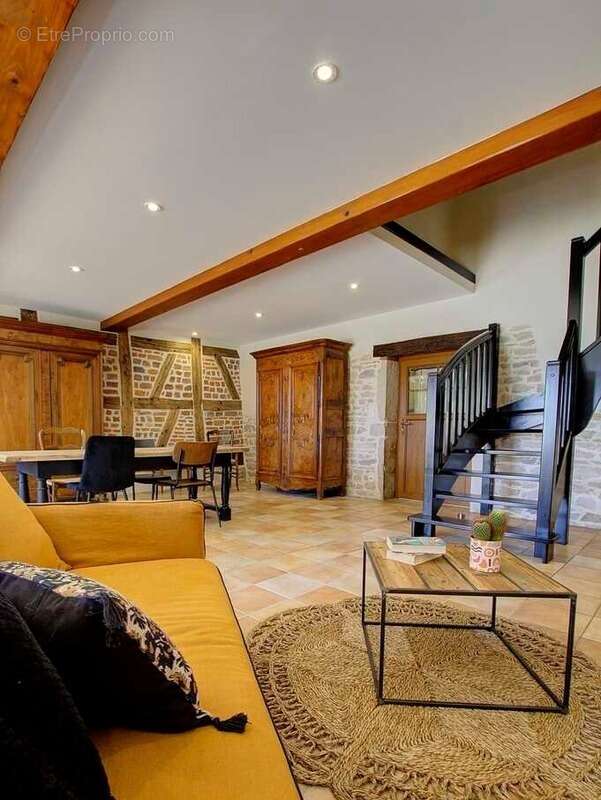 Maison à MONTREVEL-EN-BRESSE