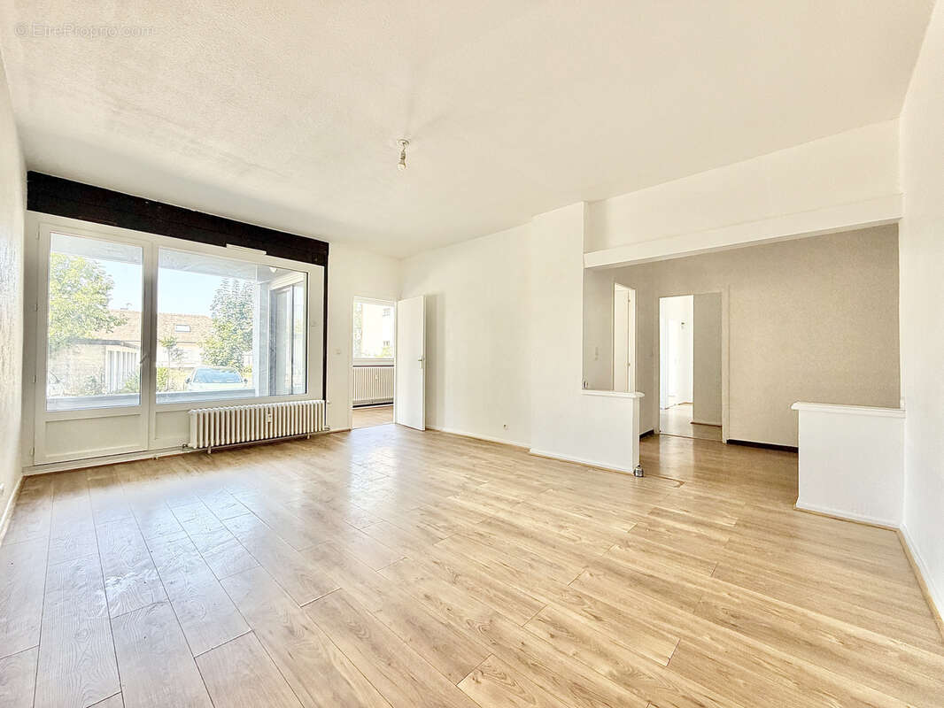 À vendre    t3 de 84,3 m2   hypercentre de reignier avec cave et parking - photo 3