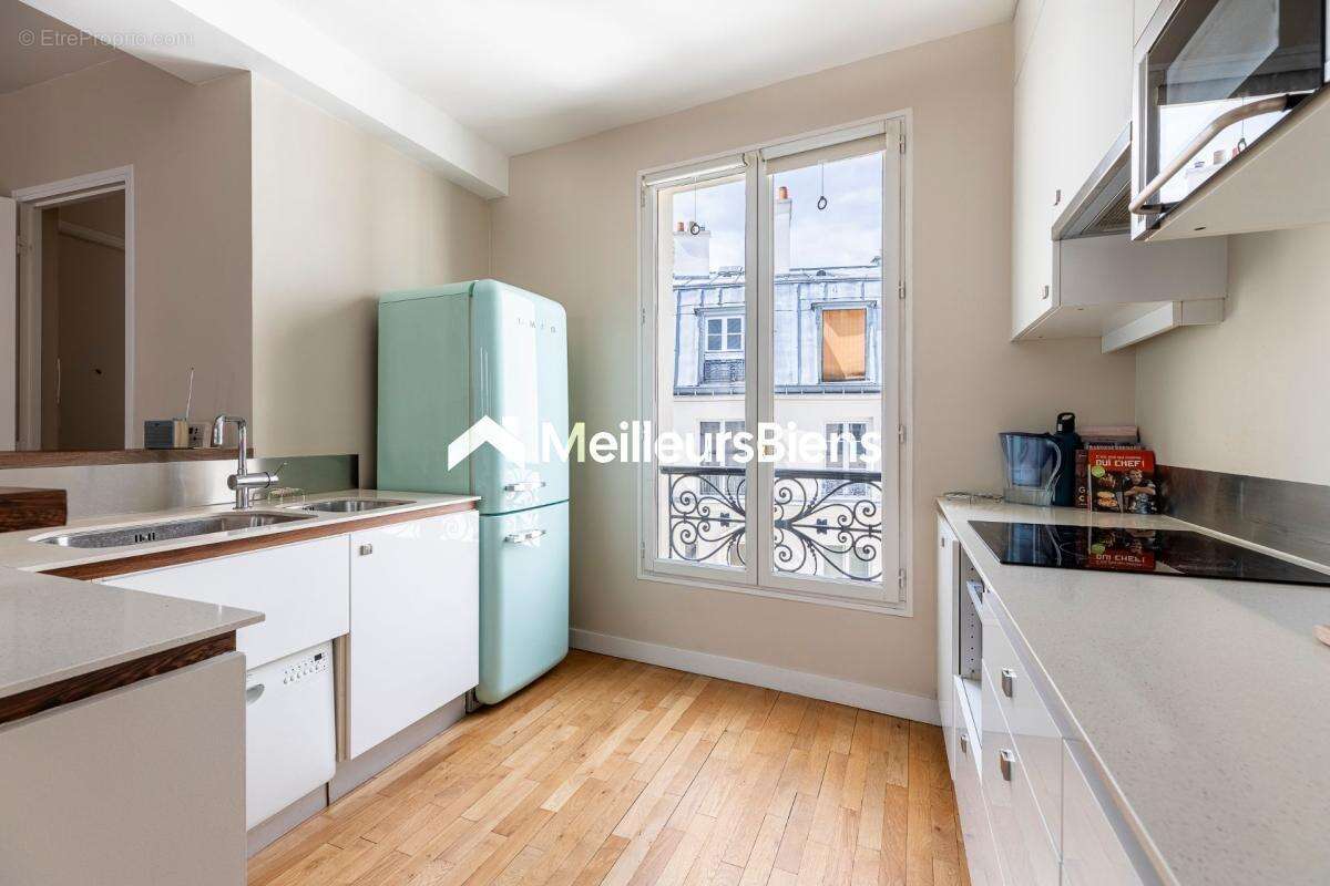 Appartement à PARIS-1E
