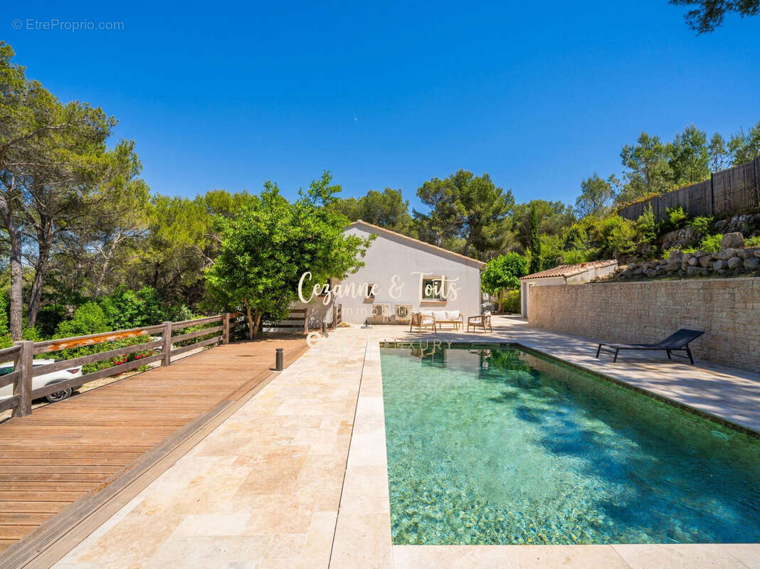 Maison à VENTABREN