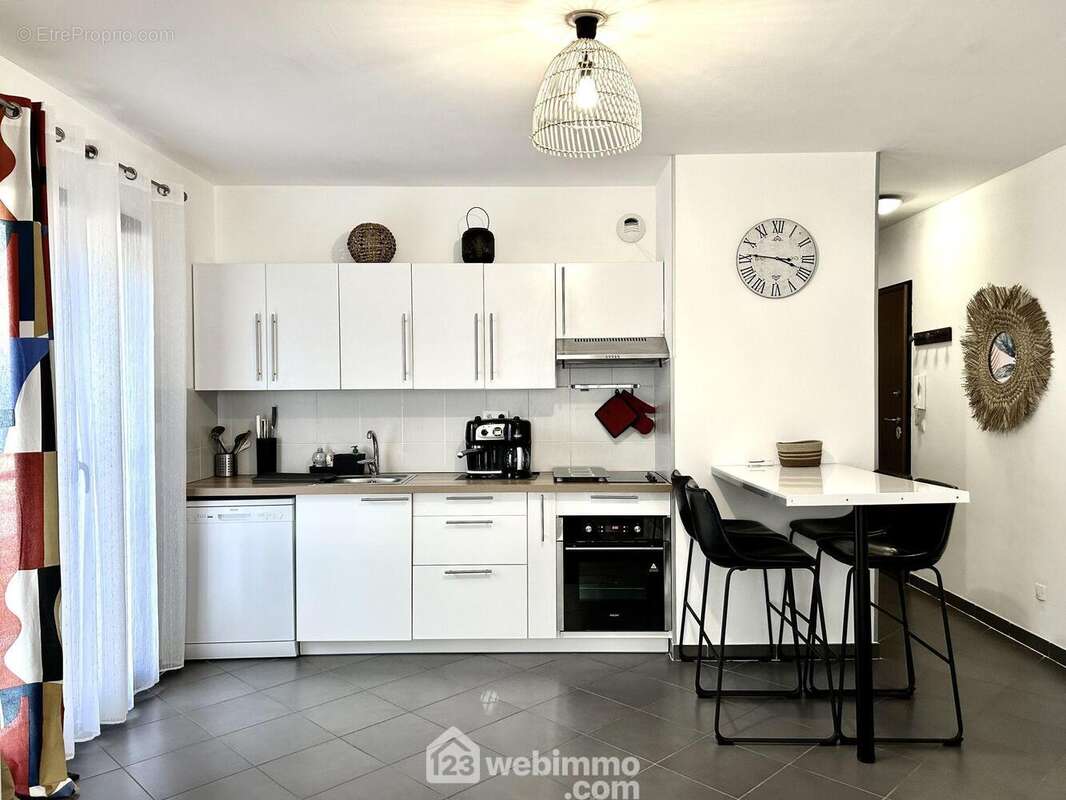 Cuisine US équipée - Appartement à PENTA-DI-CASINCA