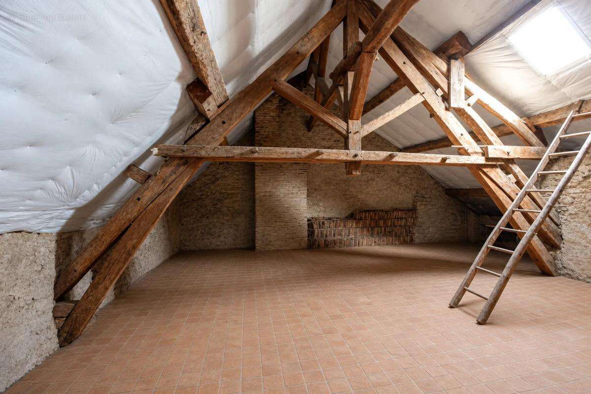 Grande maison de ville avec jardin clos et fort potentiel locatif au cœur de La Souterraine - photo 10
