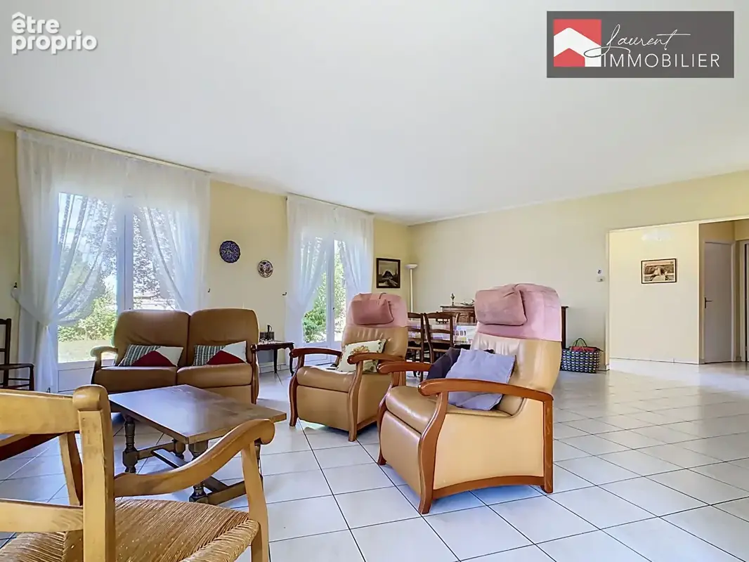 Simandre - Maison de plain-pied de 108 m² avec vaste terrain - photo 4