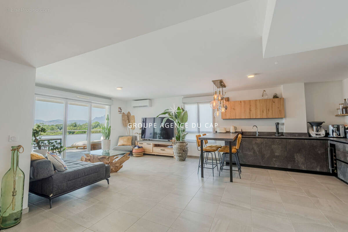 PUGET-SUR-ARGENS  Appartement 3 pièces de 88 m² avec terrasse de 21m²,  garage et piscine - photo 10