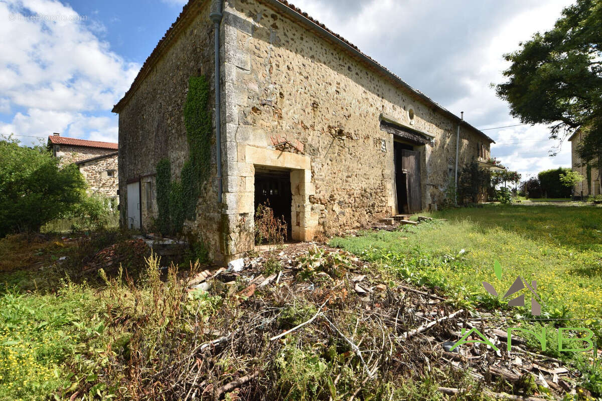 Maison à MONTBRON