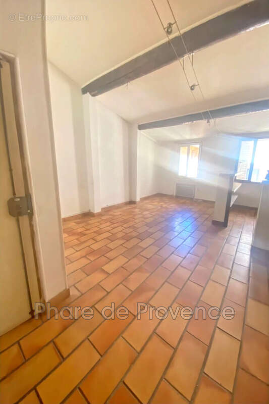Appartement à MARSEILLE-2E