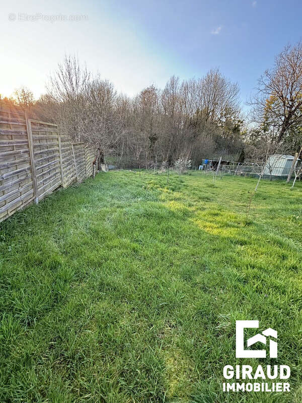 Terrain à SAINT-HILAIRE-DE-VOUST