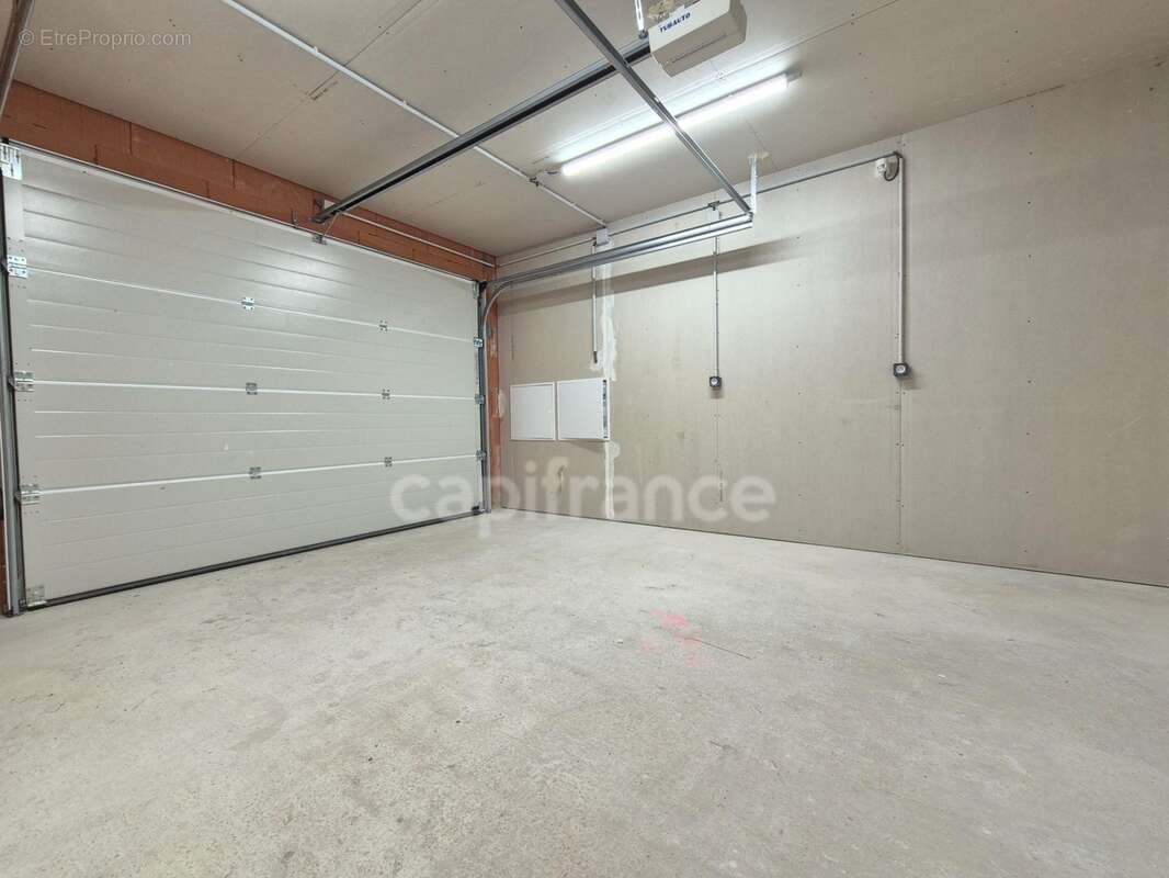 Maison de plain-pied à vendre - 4 pièces CHAILLEVETTE (17) - Garage - photo 25