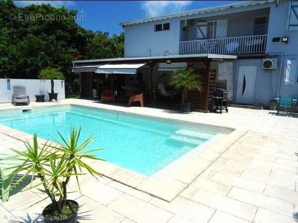 Maison quasi autonome ideale famille + appartement sur St François 779000 euros - photo 6