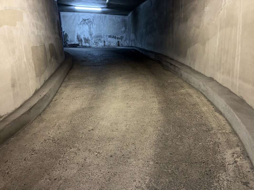 Parking à PARIS-19E