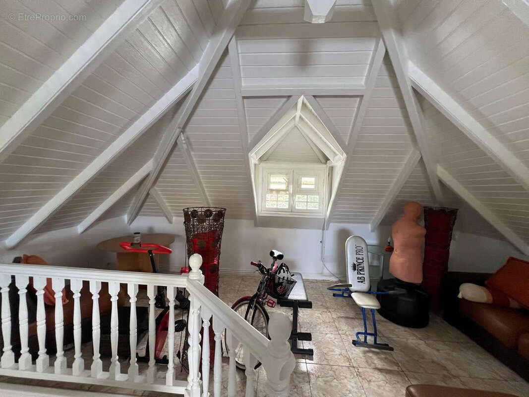 Belle villa F4-F5 à vendre à Saint-Claude avec belle vue montagne en EXCLUSIVITÉ - photo 15
