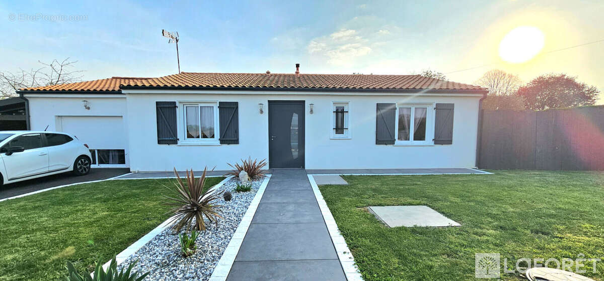 Maison à LA CLISSE