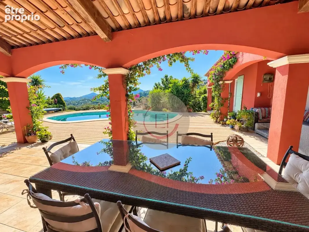 Villa de caractère avec vue panoramique sur la baie de cannes et le massif de l’estérel - photo 2