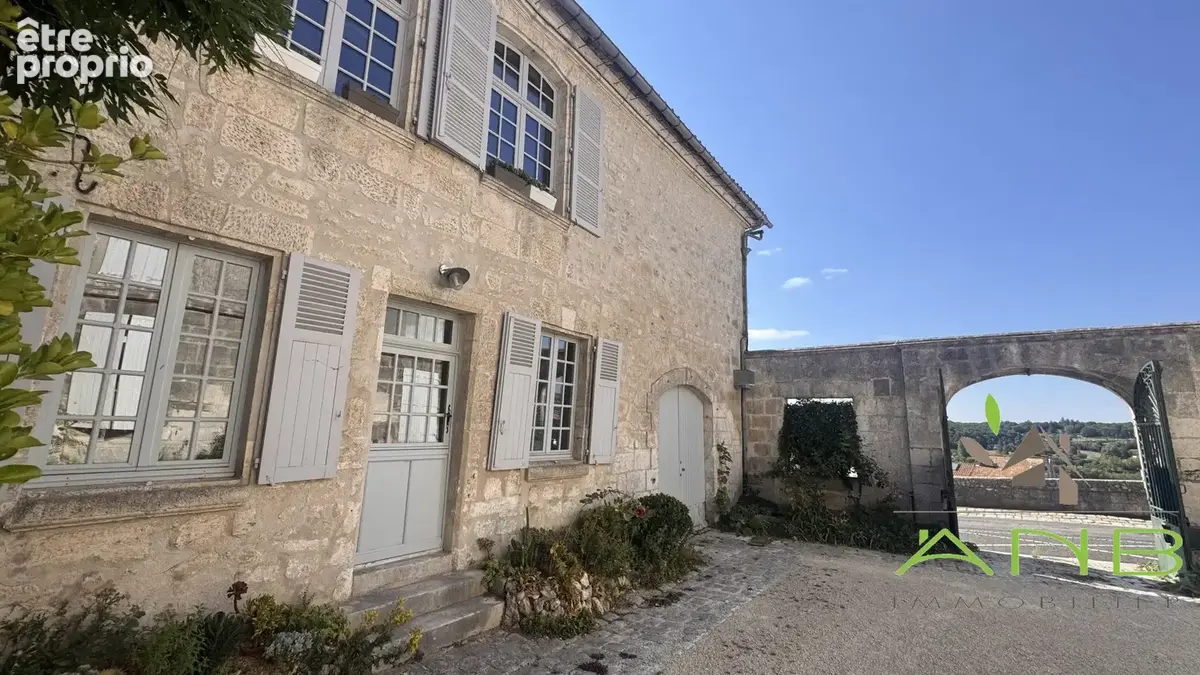Maison 320 m² à Angouleme  - photo 4