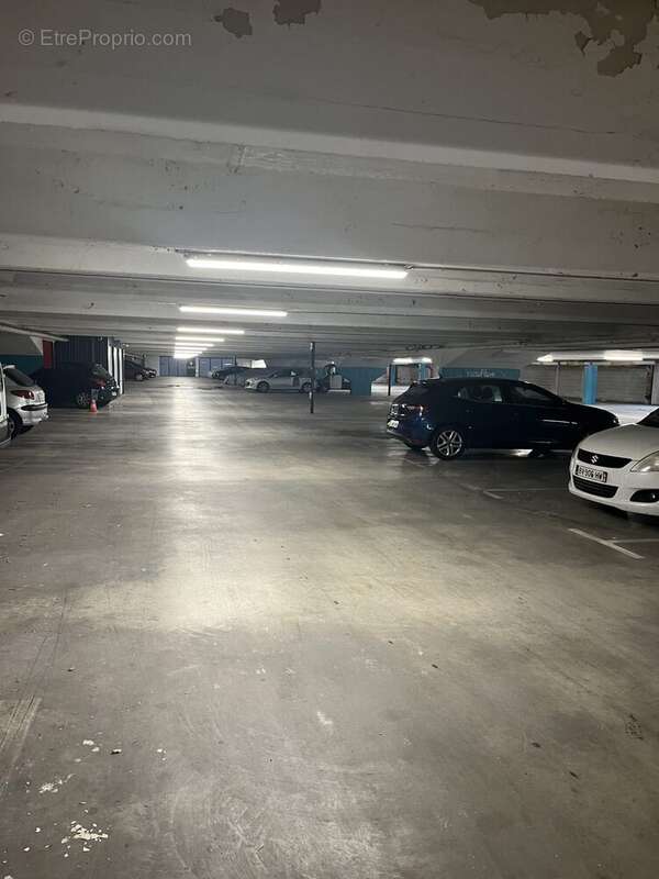 Parking à SAINT-MARTIN-D'HERES