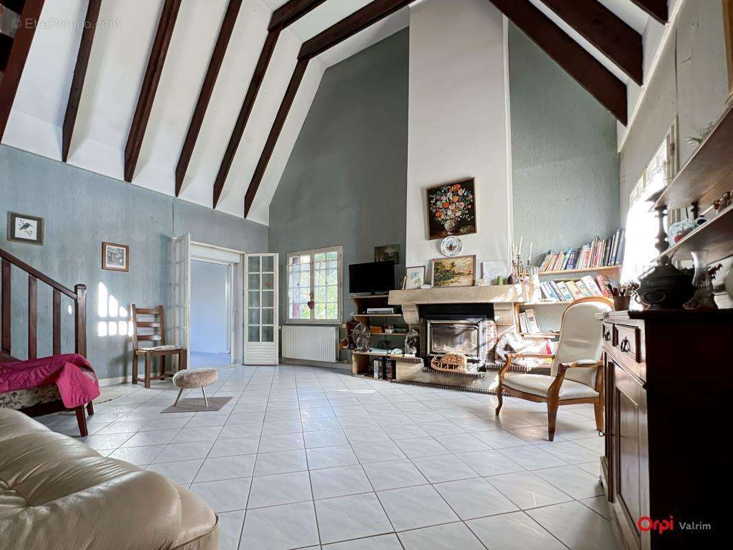  Douceur de vivre à Beaugency : Maison familiale avec véranda, jardin clos & proximité Loire (Tout à Pied) - photo 4