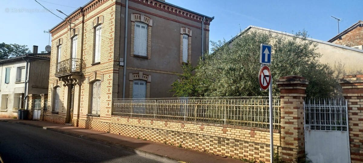 Maison à NEGREPELISSE