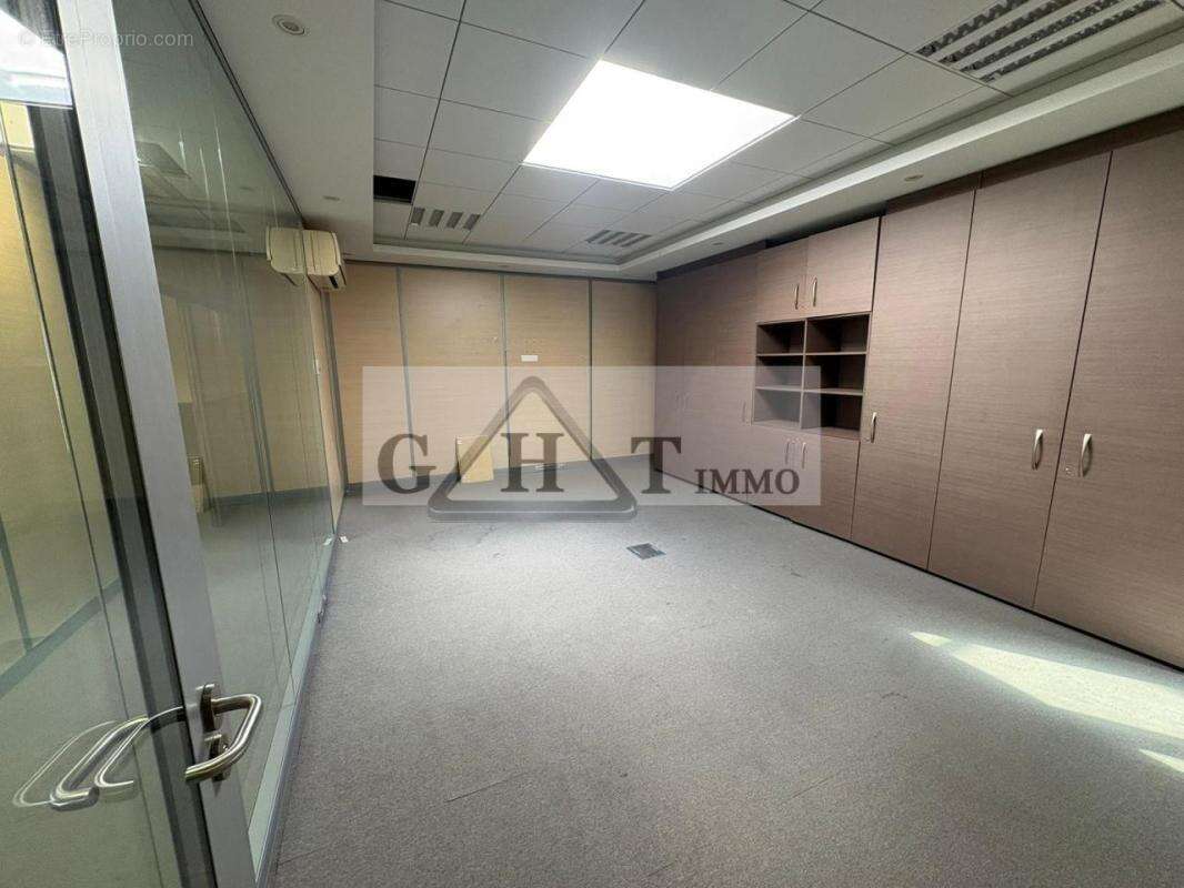 Entrepot bureau 400m² a vaux le penil a la vente - photo 7