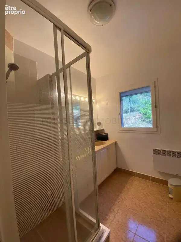 Jolie maison, de 182 m², en partie aménagée de plain-pied sur un terrain de 1ha 56a 32ca. Situation dominante avec vue imprenabl - photo 11