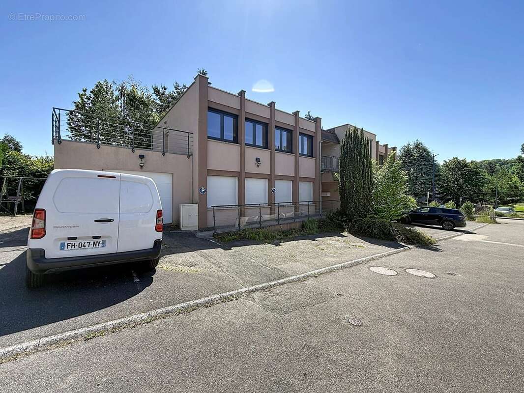 Commerce 325 m² à Grand-Charmont  - photo 3