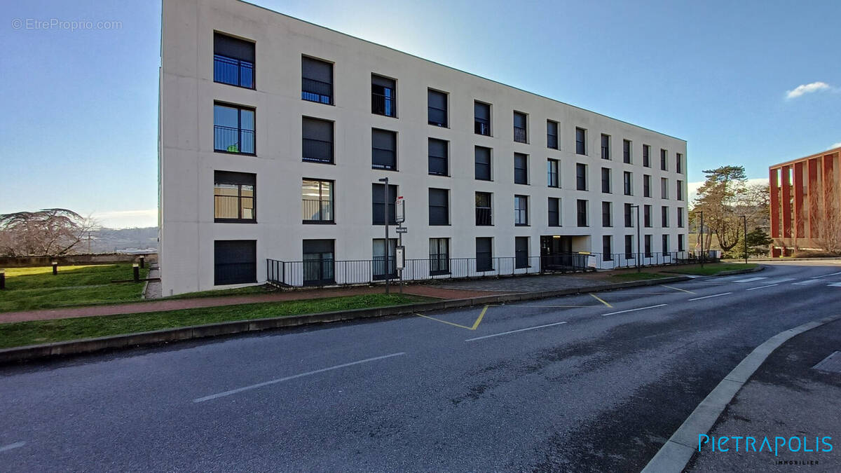 Appartement à PIERRE-BENITE