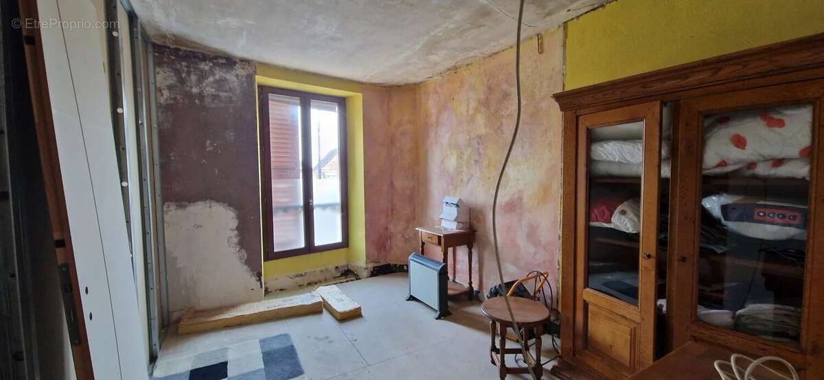 Appartement à VENEUX-LES-SABLONS