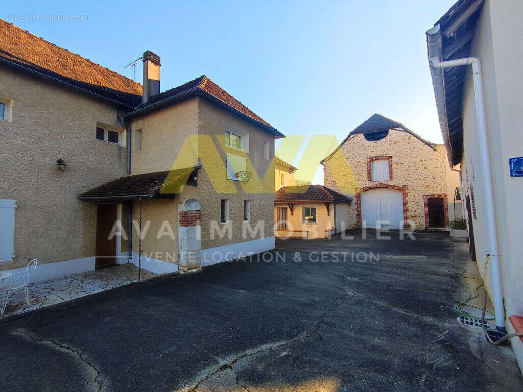 Maison à LAHOURCADE