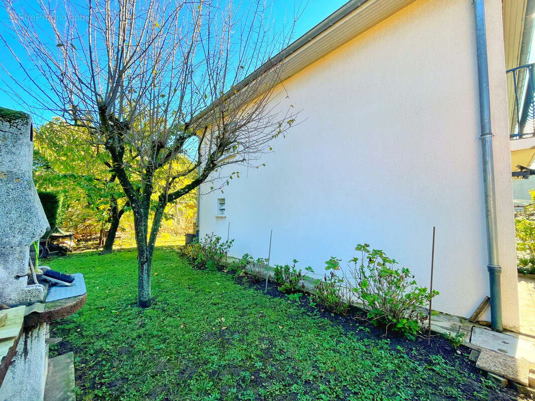 Maison à PIERRE-BENITE