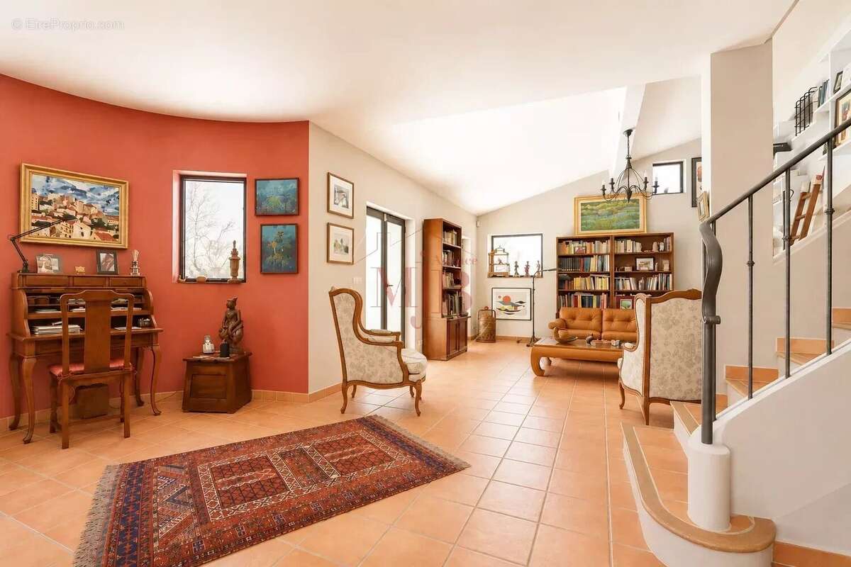 Maison 193 m² à Le Tholonet  - photo 8