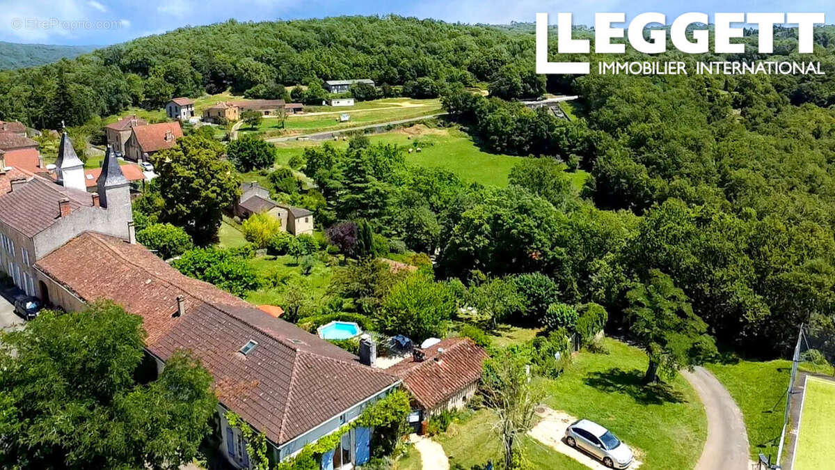 Maison en pierre de caractère avec 3 chambres et une maison d’amis, située à la lisière d’un village très pris - photo 3
