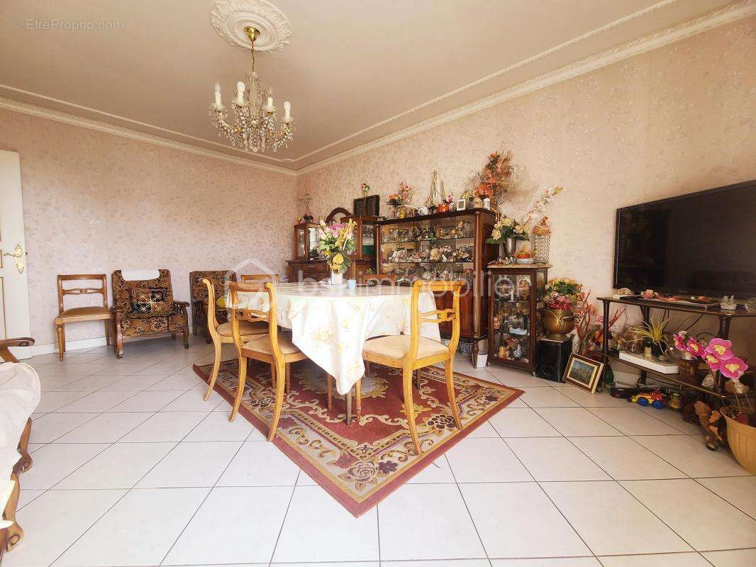 Appartement à CHILLY-MAZARIN