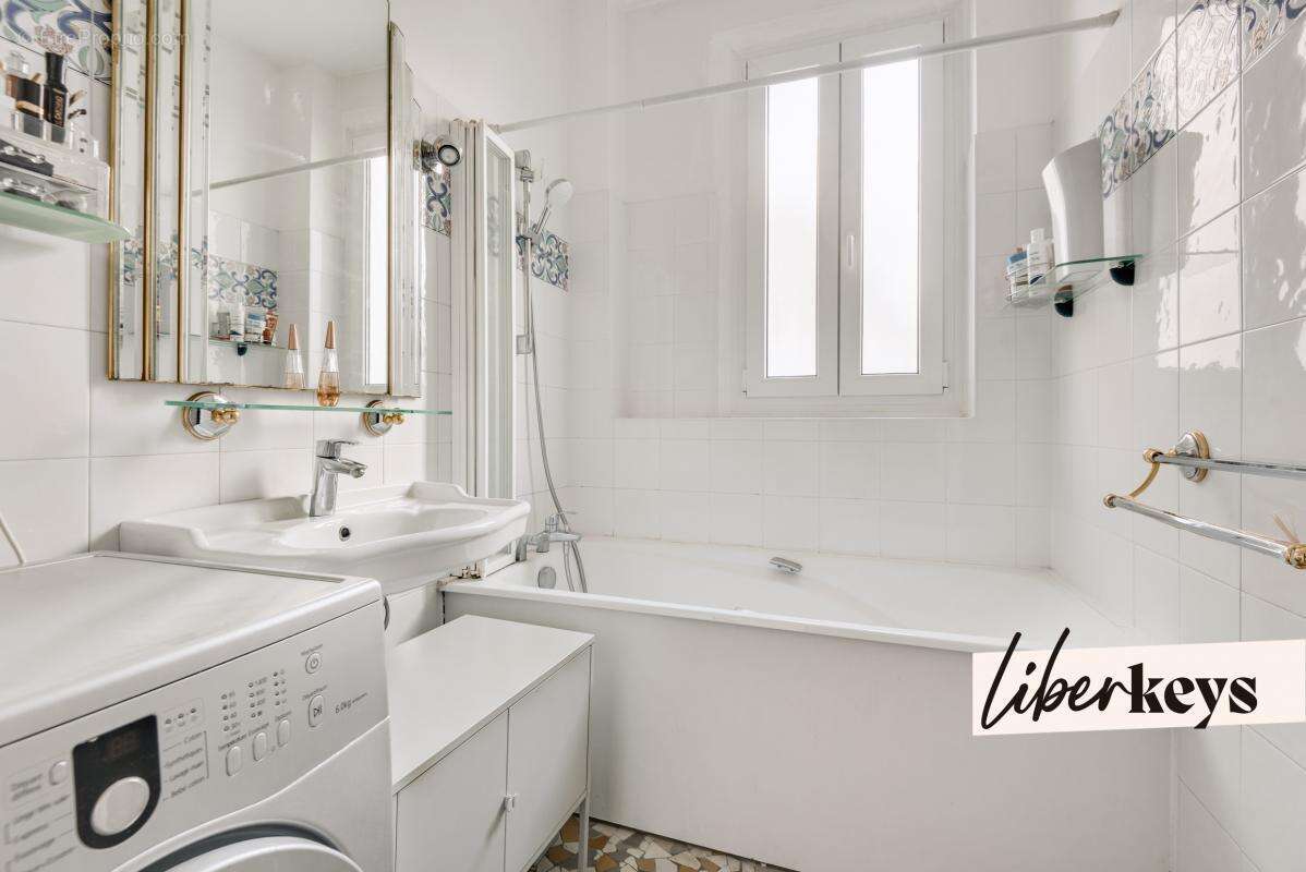 Appartement à COURBEVOIE