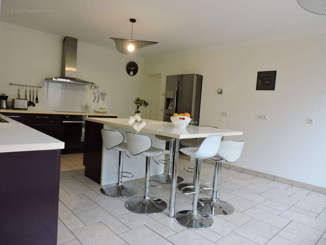 Maison 329 m² à Gouvernes  - photo 5