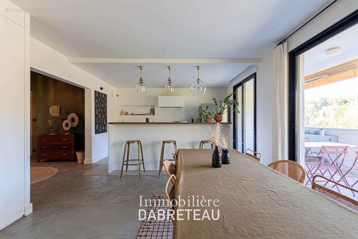 Appartement à CHARBONNIERES-LES-BAINS