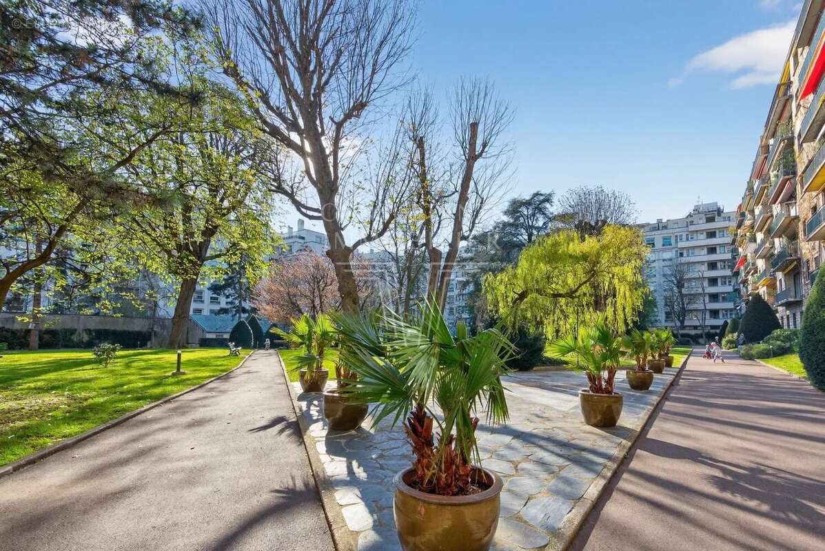 Appartement à NEUILLY-SUR-SEINE