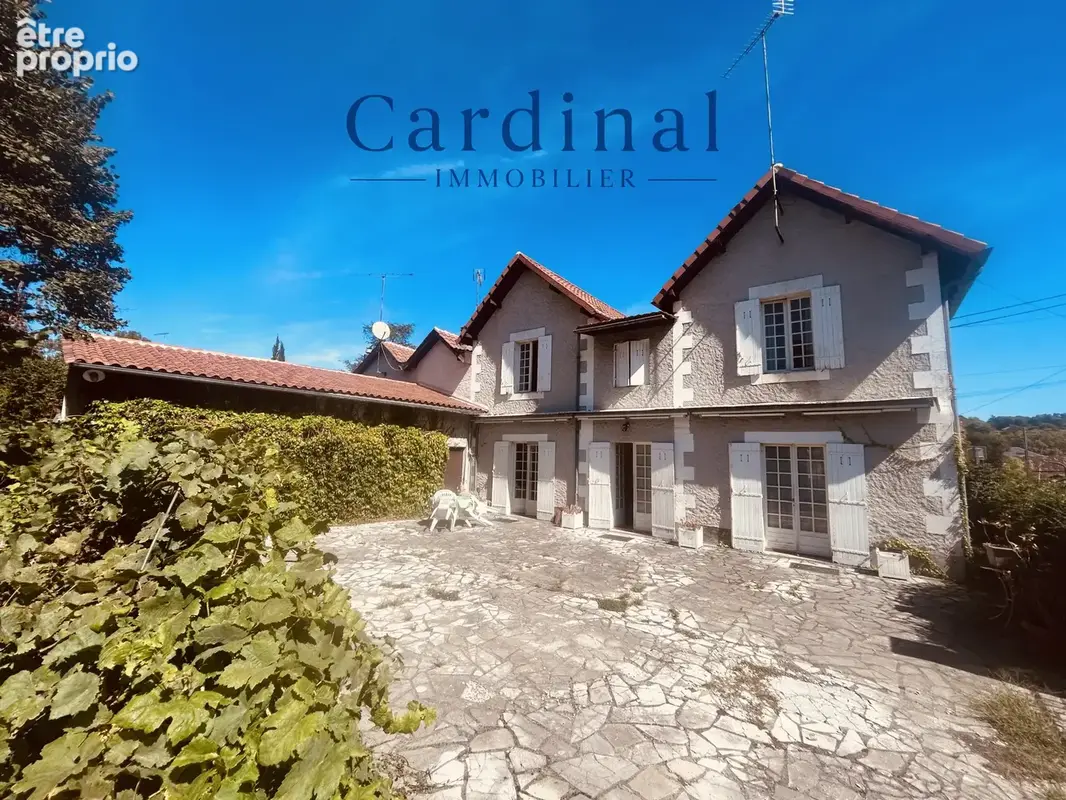 Maison bourgeoise de 150m2, Parc 865 m2, garage 60 m2 Plein centre RIBERAC - photo 2