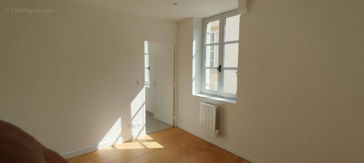 21200 BEAUNE - Appartement en Duplex 3 pièces, 2 chambres 65.12 m2 - Hypercentre - + Grenier + cave - photo 8
