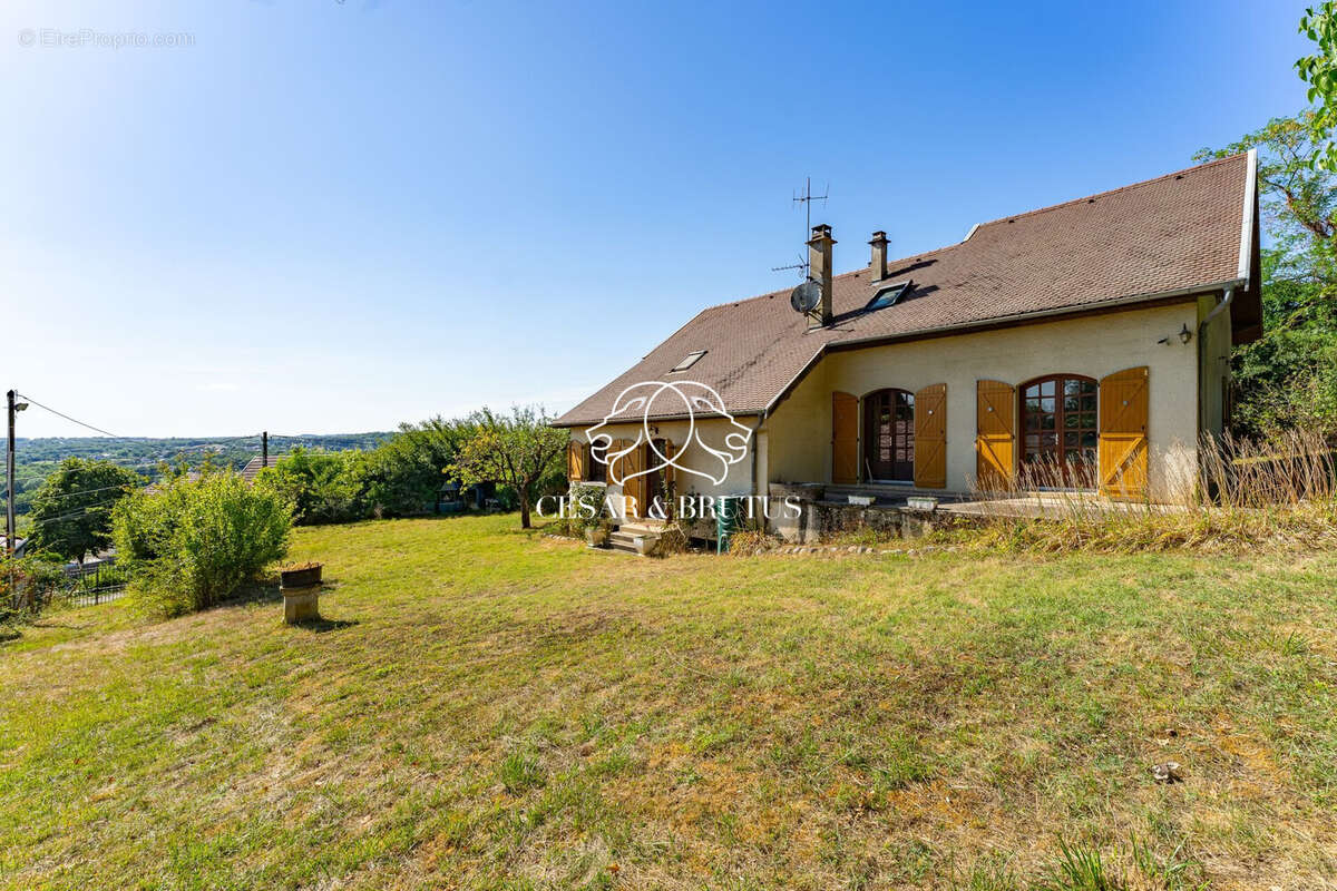 Maison à BOUVESSE-QUIRIEU