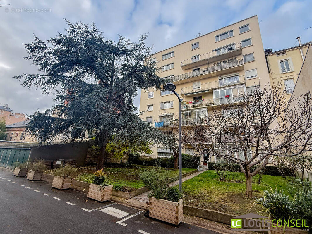 Appartement à MONTROUGE