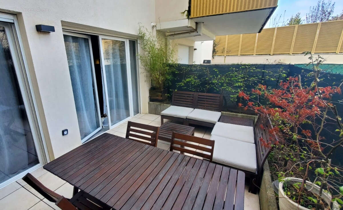 Appartement à DECINES-CHARPIEU