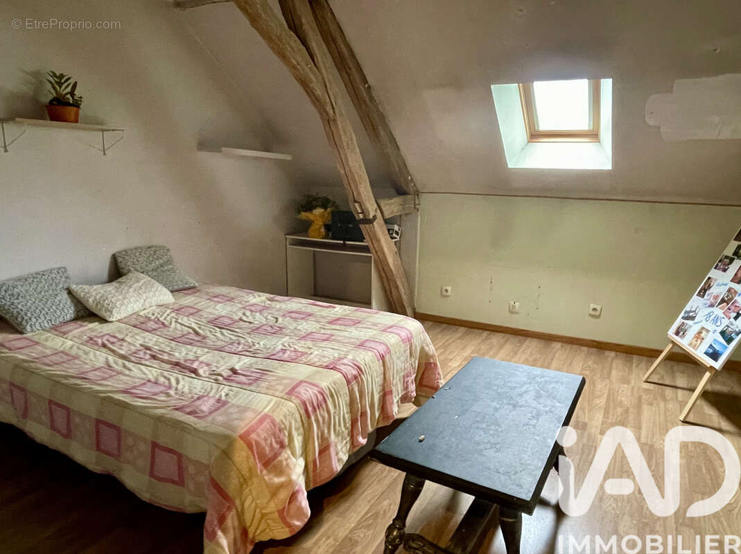 Maison 207 m² à Les Bordes  - photo 9