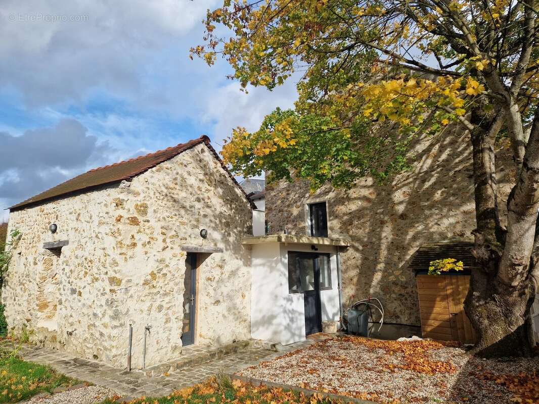 Maison à VOISINS-LE-BRETONNEUX