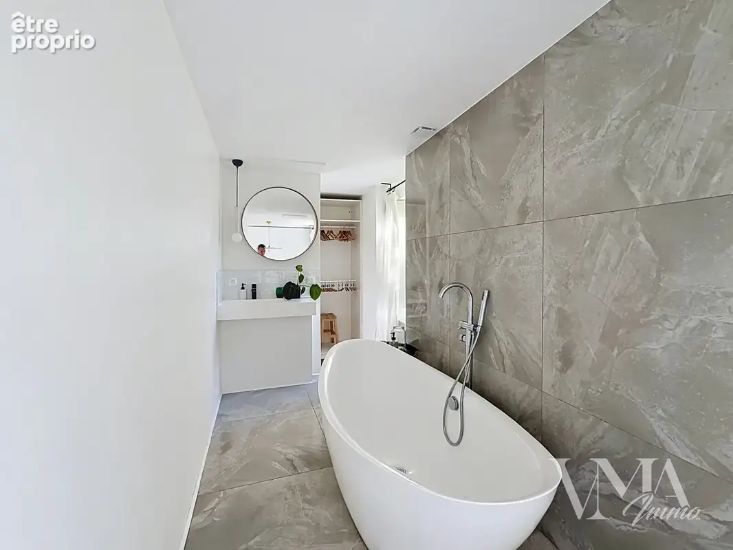 Maison de village rénovée de 95 m2 au centre de Lissieu - photo 6