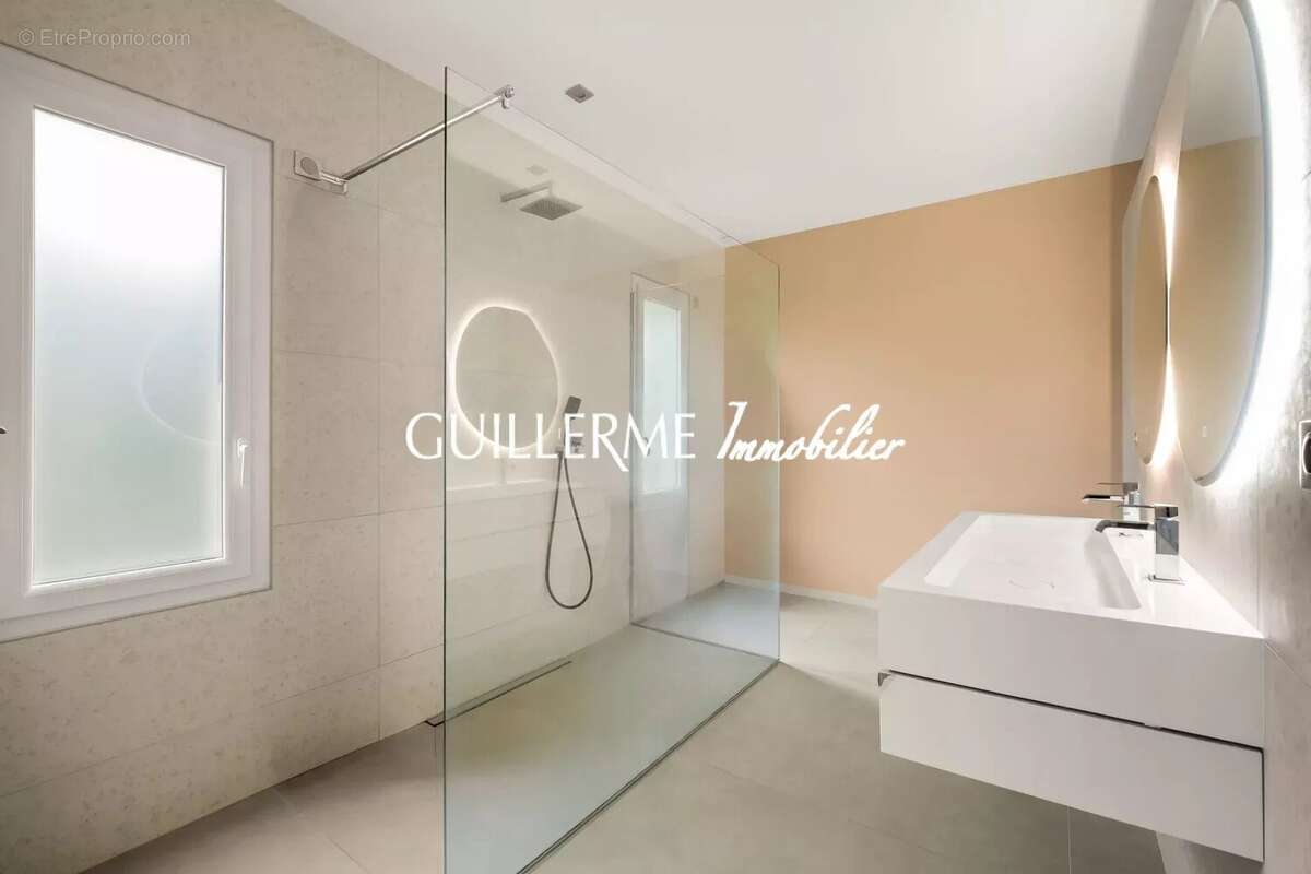 Maison à LA TOUR-DE-SALVAGNY