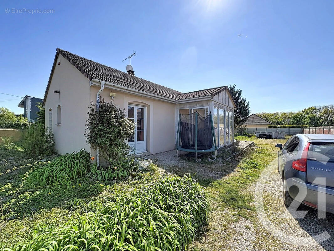 Maison à CLEREY