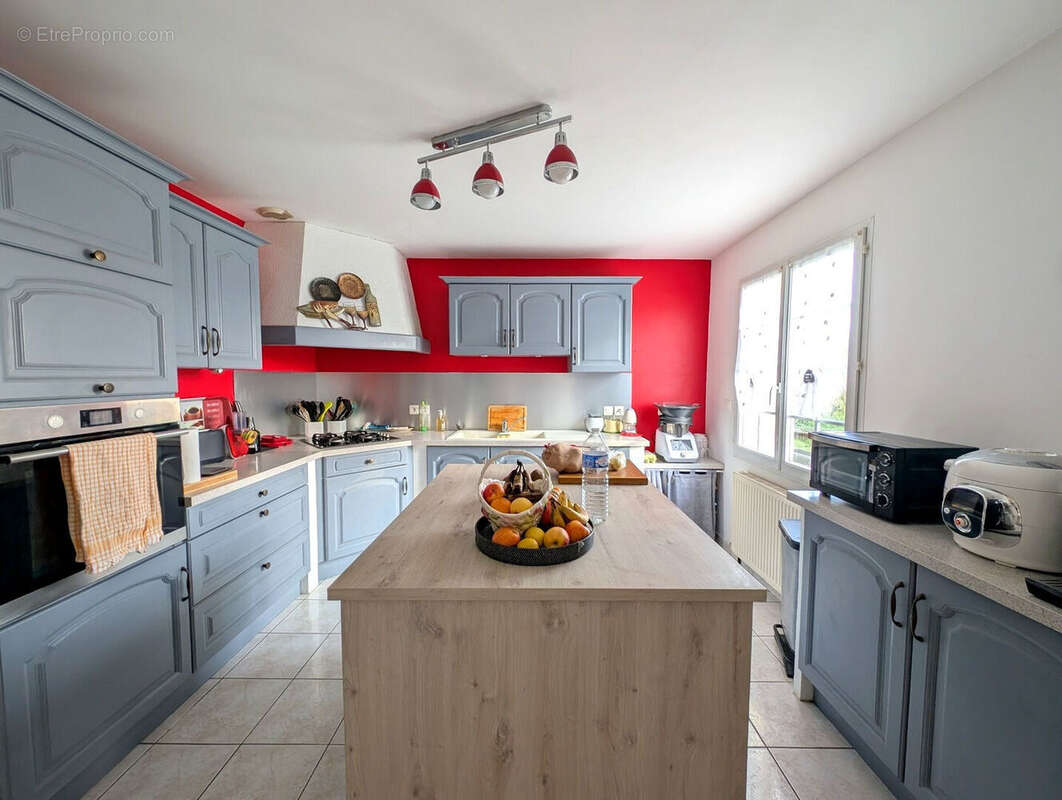 Pavillon sur sous-sol complet, terrain 7600m² - photo 8