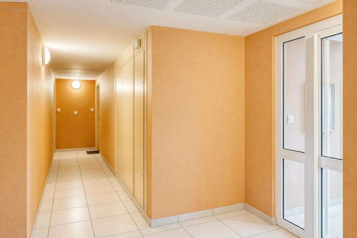 Appartement à VAL-DE-REUIL